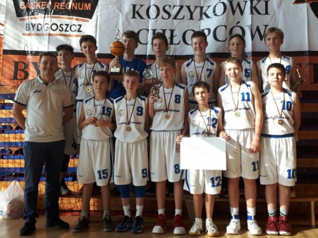 Pierwsze miejsce Młodzików KKS Pro-Basket Nijhof Wassink Kutno w Bydgoszczy - Zdjęcie główne