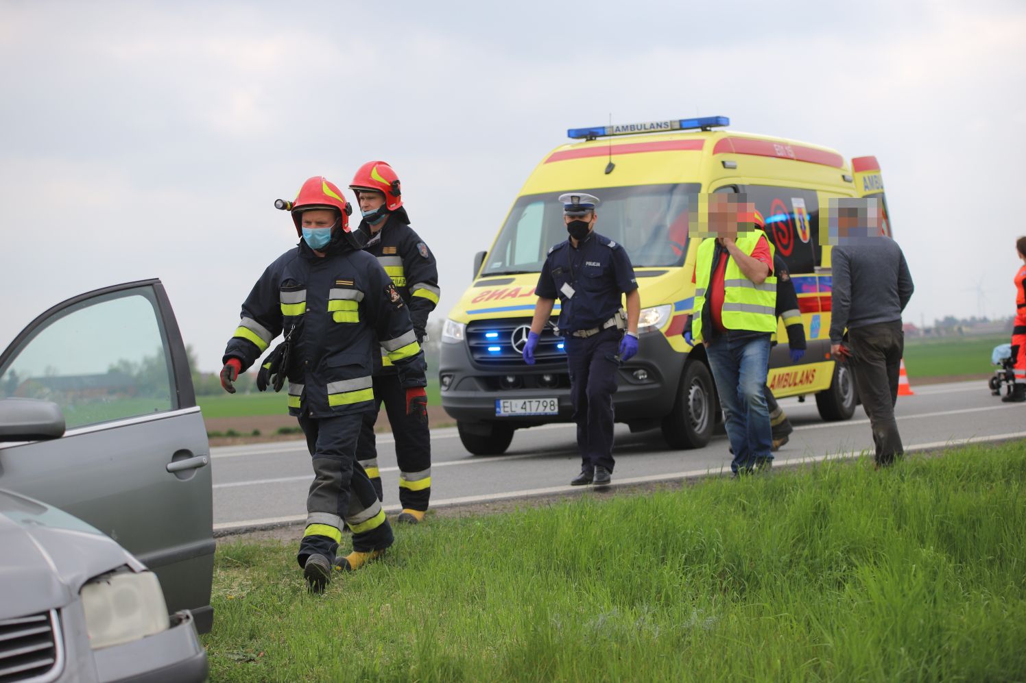 Na drodze krajowej pod Kutnem zderzyły się dwa samochody