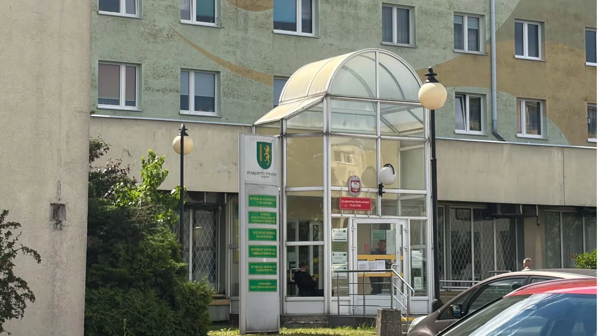 Automat nie wydaje biletów, a w Internecie brak terminów. Oficjalna odpowiedź Wydziału Komunikacji w Kutnie