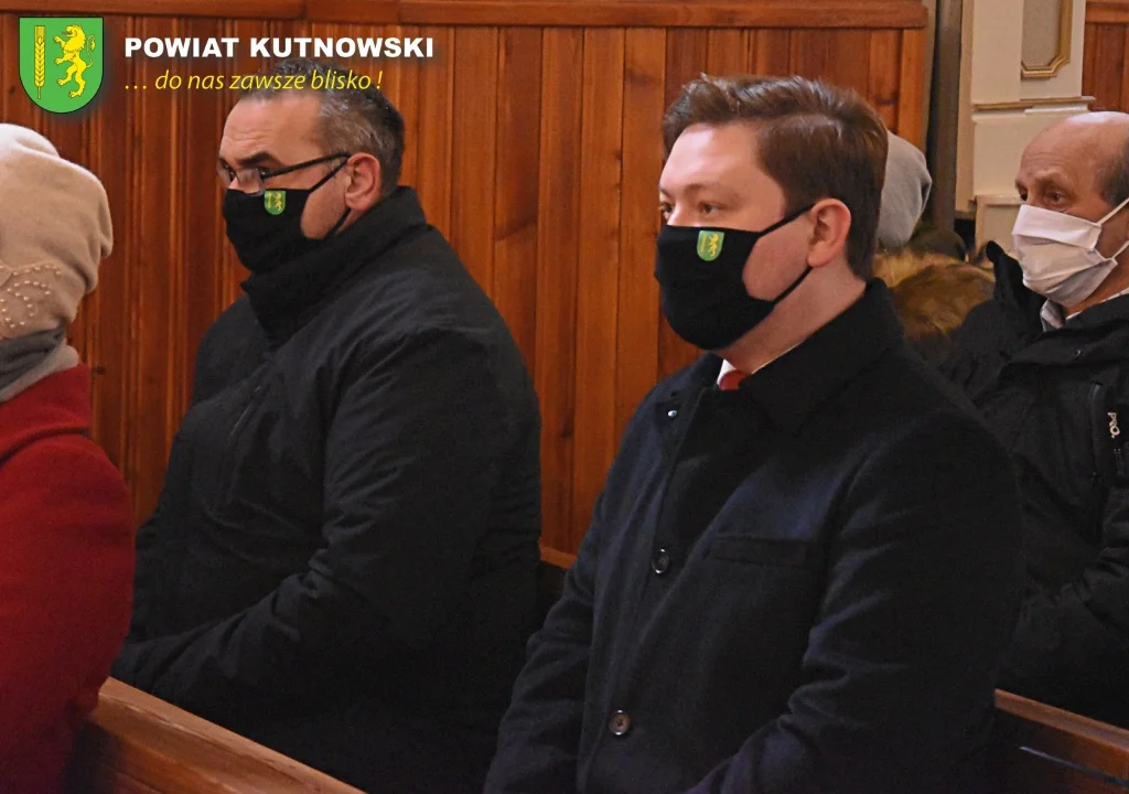 Przedstawiciele Powiatu Kutnowskiego i rady powiatu uczestniczyli we mszy świętej w Sanktuarium Matki Bożej Głogowieckiej w Głogowcu