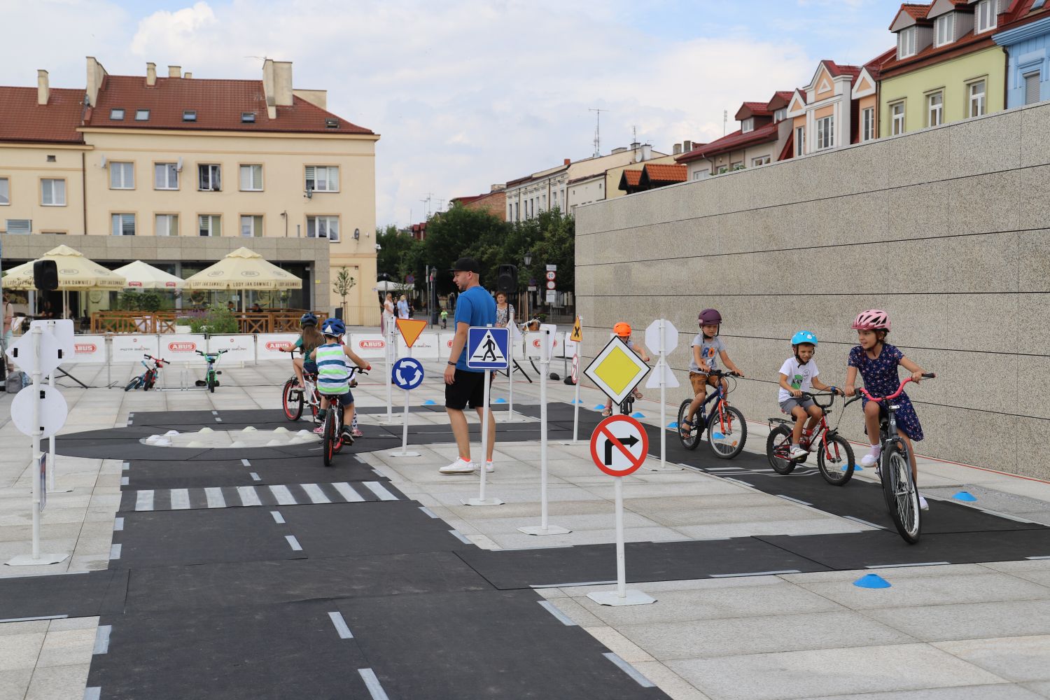 Miasteczko Rowerowe pojawiło się dzisiaj na kutnowskim Placu Wolności 