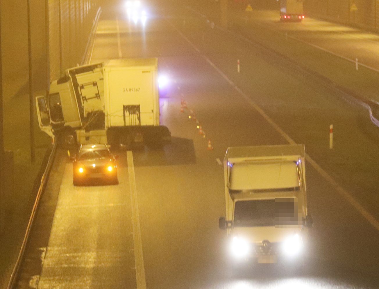 Na autostradzie pod Kutnem rozbił się samochód ciężarowy