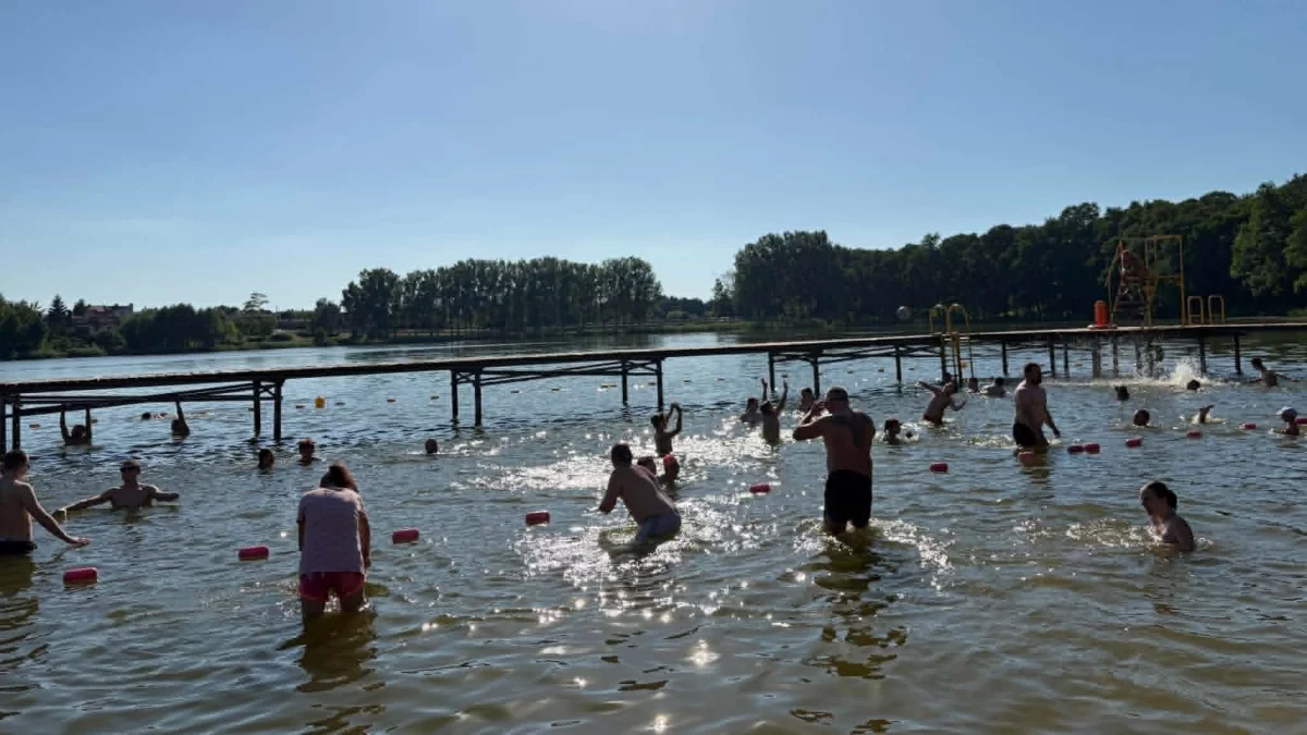Ruszyły uwielbiane kąpieliska blisko Kutna. Pojawili się ratownicy, można wskakiwać do wody