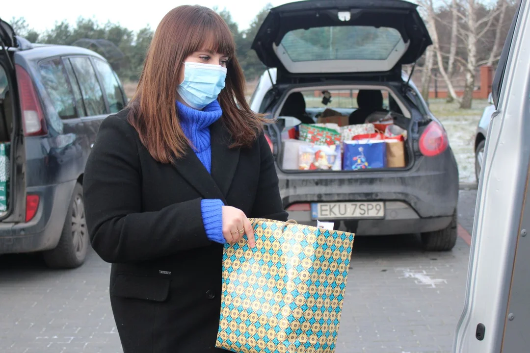 Do podopiecznych kutnowskiego Hospicjum i jednego z Domów Pomocy Społecznej trafiły świąteczna paczki