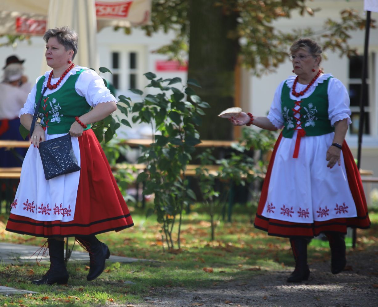 W Leszczynku pod Kutnem trwa festiwal muzyki ludowej