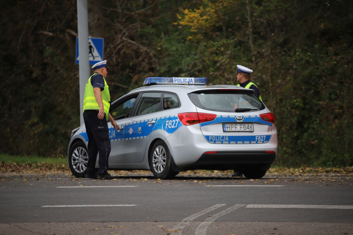 Niebezpiecznie pod Kutnem. Zderzyły się dwa auta, są osoby poszkodowane