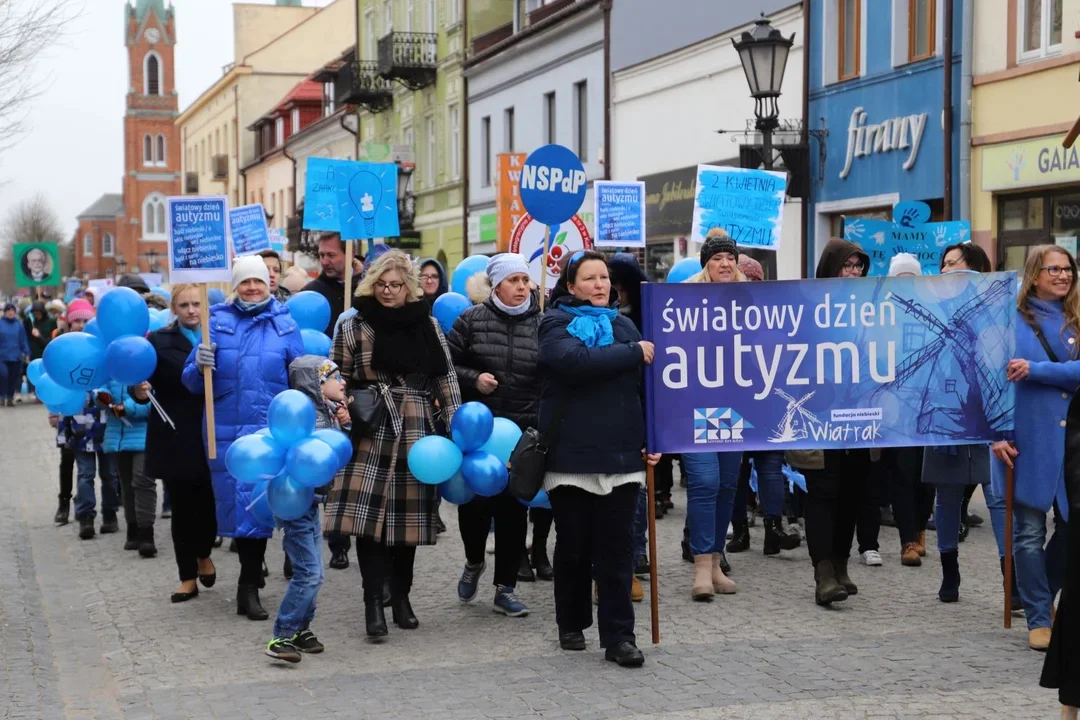 W centrum Kutna zrobi się niebiesko! Przed nami wyjątkowy marsz - Zdjęcie główne