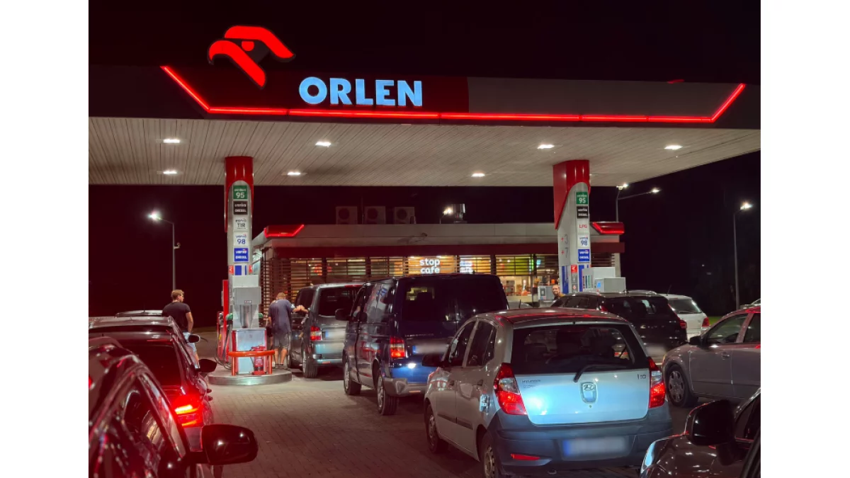 Nocny szturm na stacje paliw. Brakło benzyny, padły terminale, a ceny wystrzeliły w górę