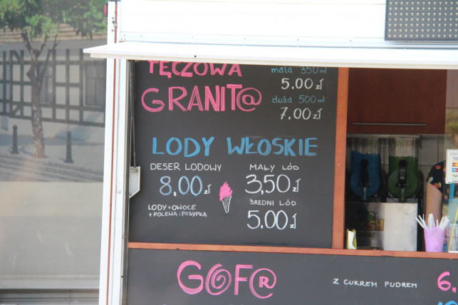 [ZDJĘCIA] Food Trucki w sercu Kutna. Rynek Smaków wystartował - Zdjęcie główne