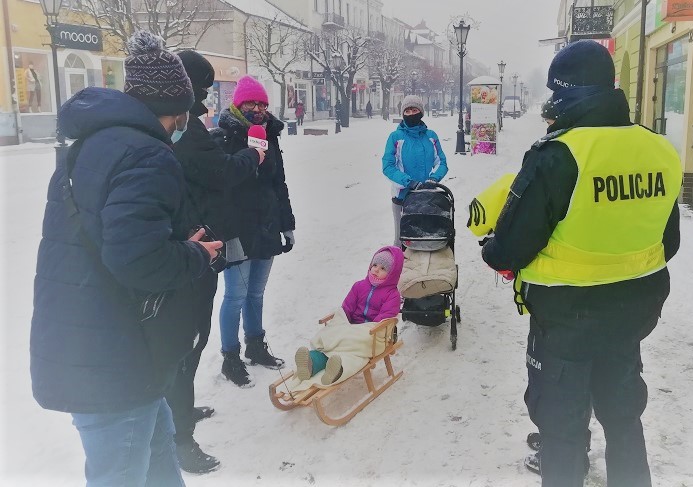 Kutnowscy policjanci rozdawali odblaski