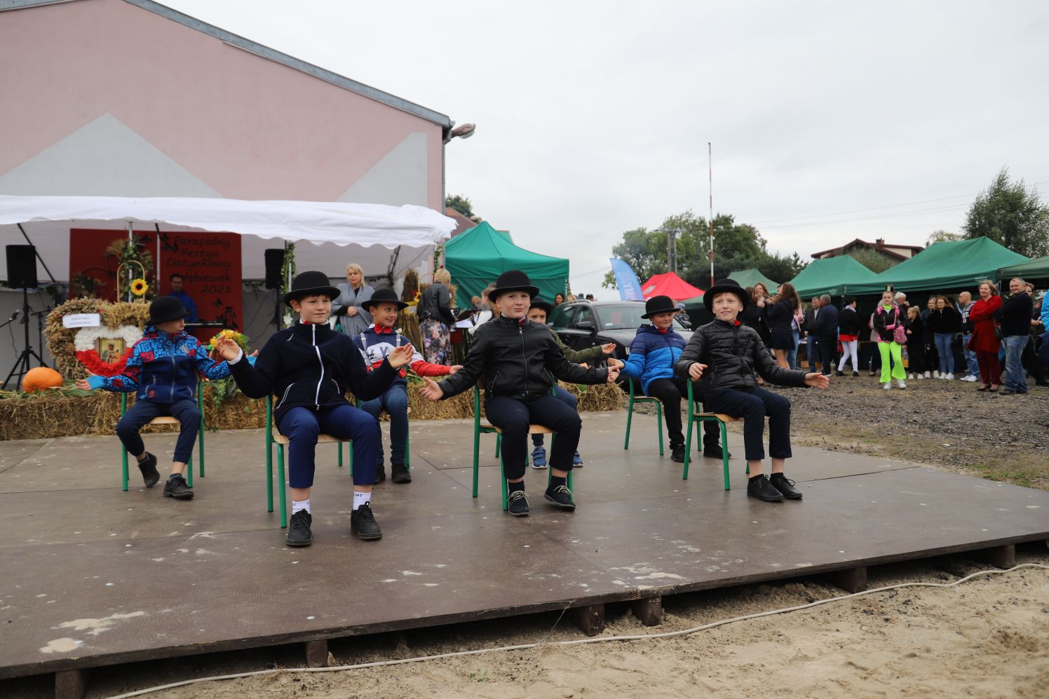 W Gołębiewku Nowym pod Kutnem trwa impreza dożynkowa