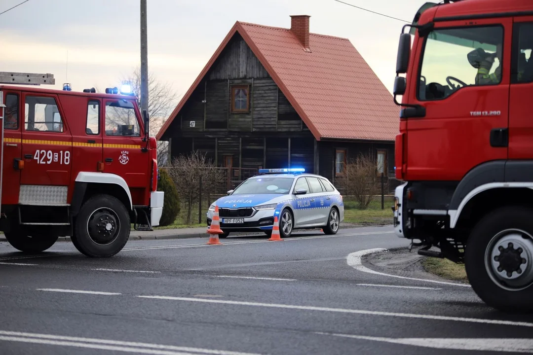 Wypadek na DK 92 w gminie Bedlno. Zderzyły się dwie osobówki