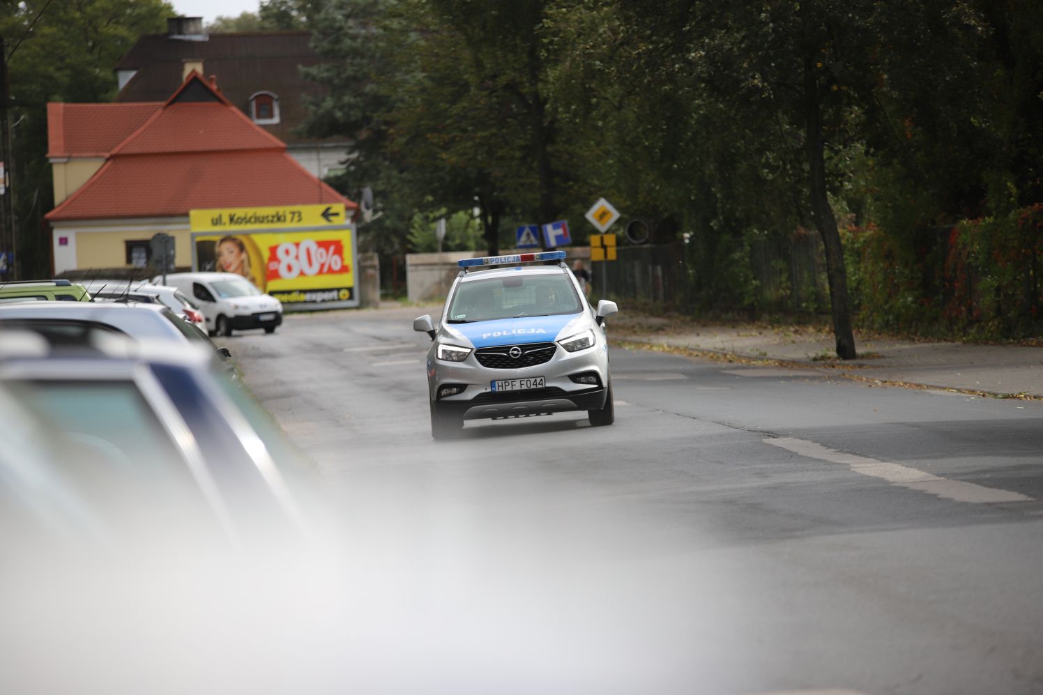 Przy dworcu w Kutnie zaroiło się od policjantów, którzy zabezpieczali przejazd kibiców poznańskiego Lecha