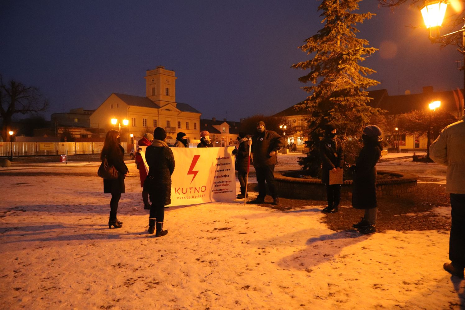 W trakcie kutnowskiego protestu słownie zaatakowano posła Woźniaka