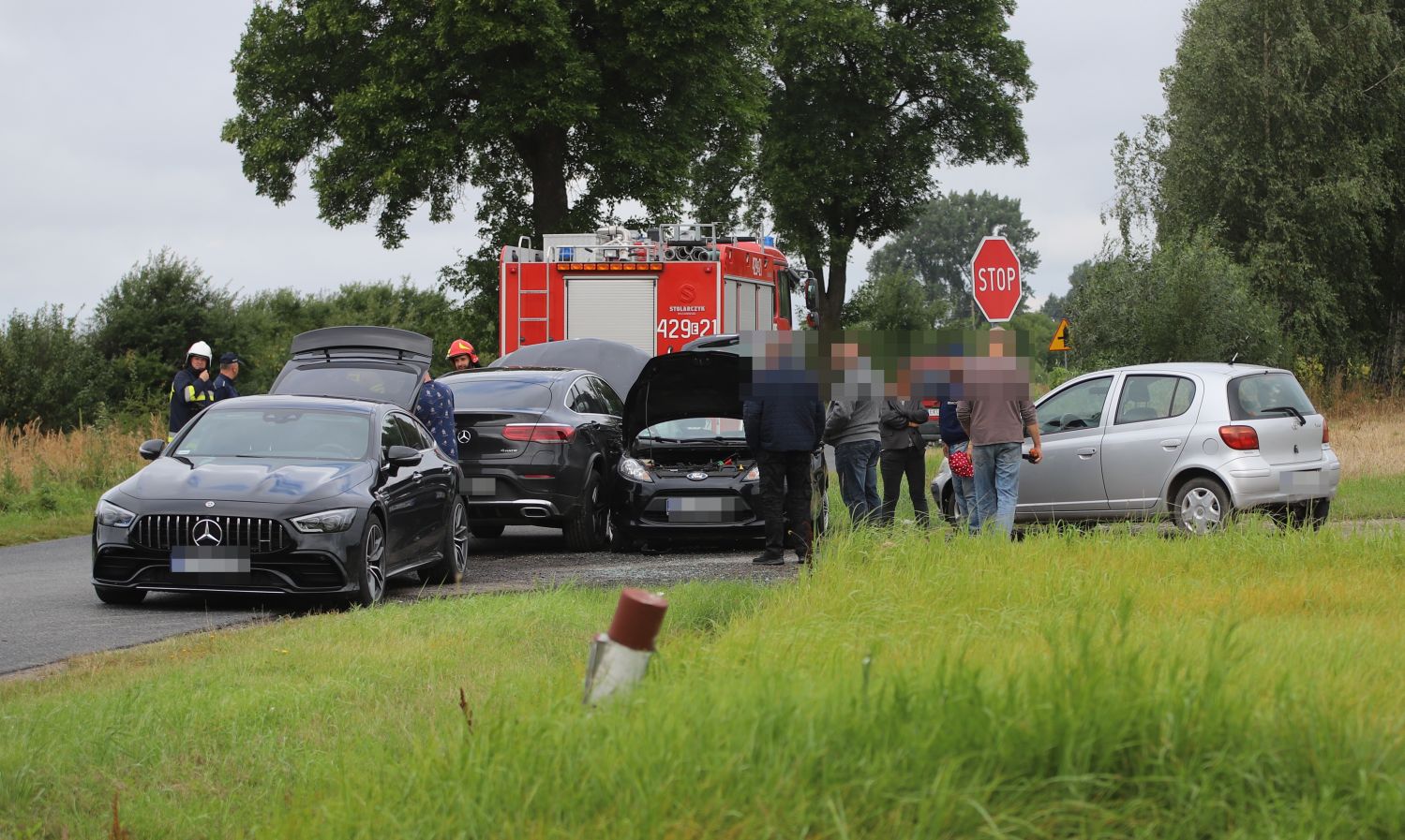 W Krośniewicach doszło do wypadku, na miejscu pracują służby z powiatu kutnowskiego