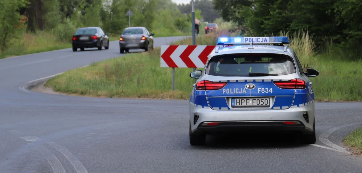 W Kutnie zatrzymano cudzoziemca. Wpadł przez drobnostkę, potem został deportowany - Zdjęcie główne