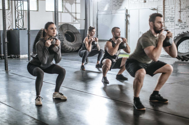 Jak dobrać odpowiedni sprzęt sportowy do treningu funkcjonalnego i crossfit? - Zdjęcie główne