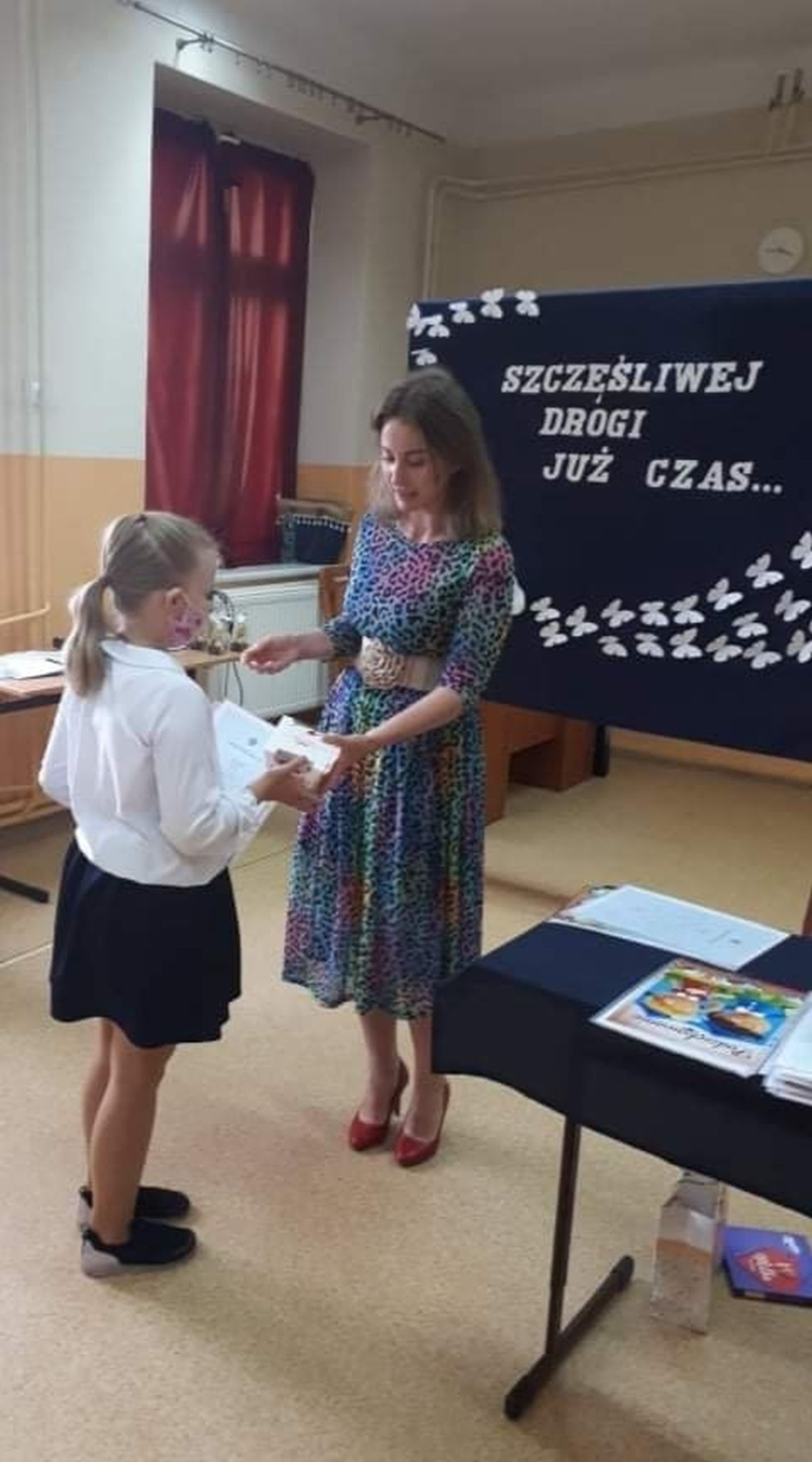 Uroczystość zakończenia roku szkolnego we Wroczynach dla klas I - VII