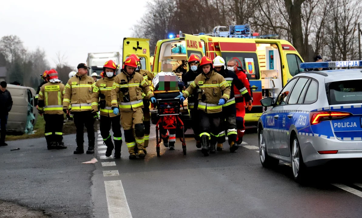 Wypadek na drodze krajowej. Jezdnia całkowicie zablokowana - Zdjęcie główne