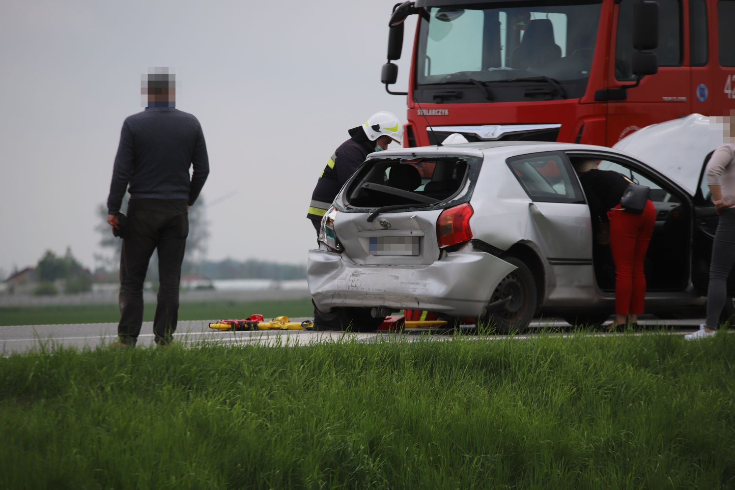 Na drodze krajowej pod Kutnem zderzyły się dwa samochody