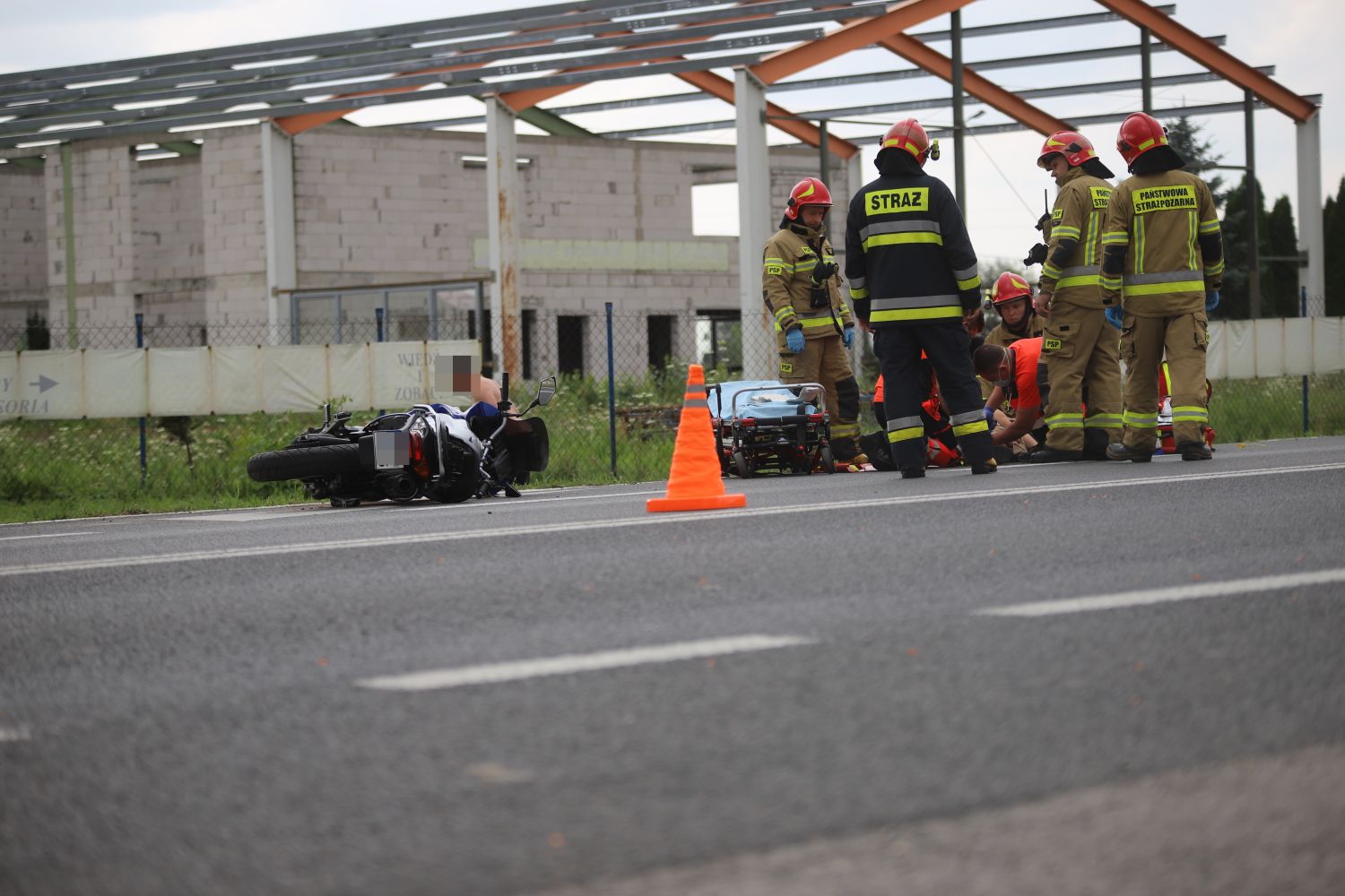 Pod Kutnem doszło do wypadku z udziałem motocyklisty