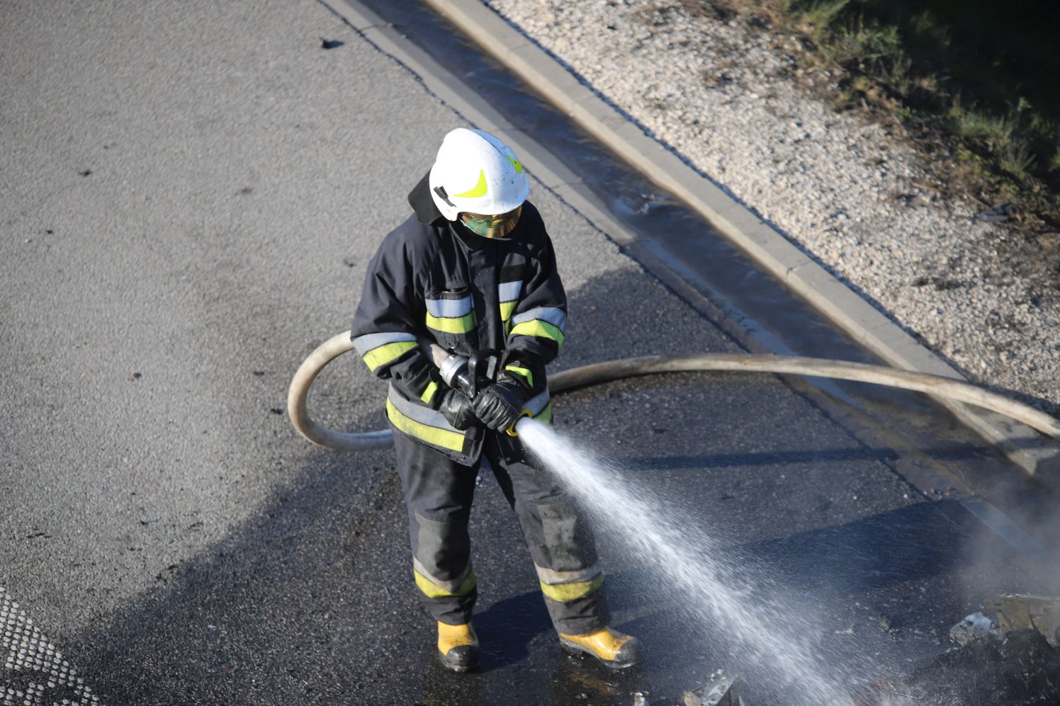 Na autostradzie A1 pod Kutnem spłonął samochód osobowy