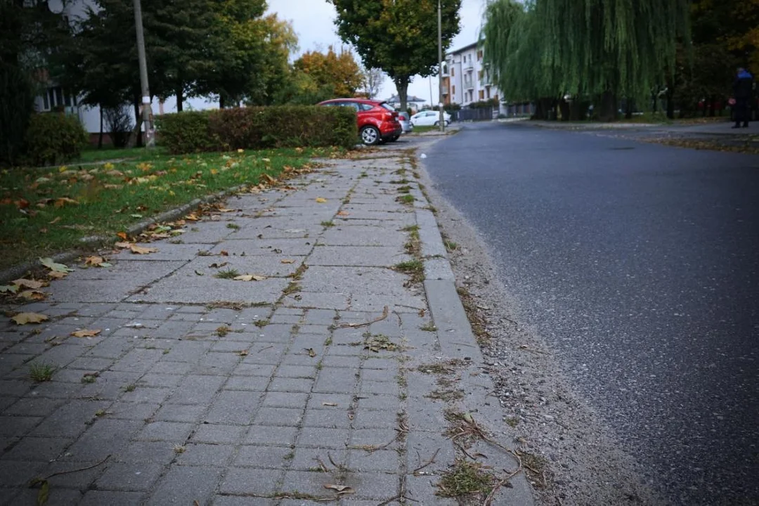 Remont chodnika na osiedlu Batorego rozpoczął się w połowie października (tak wyglądał w trakcie prowadzenia prac)