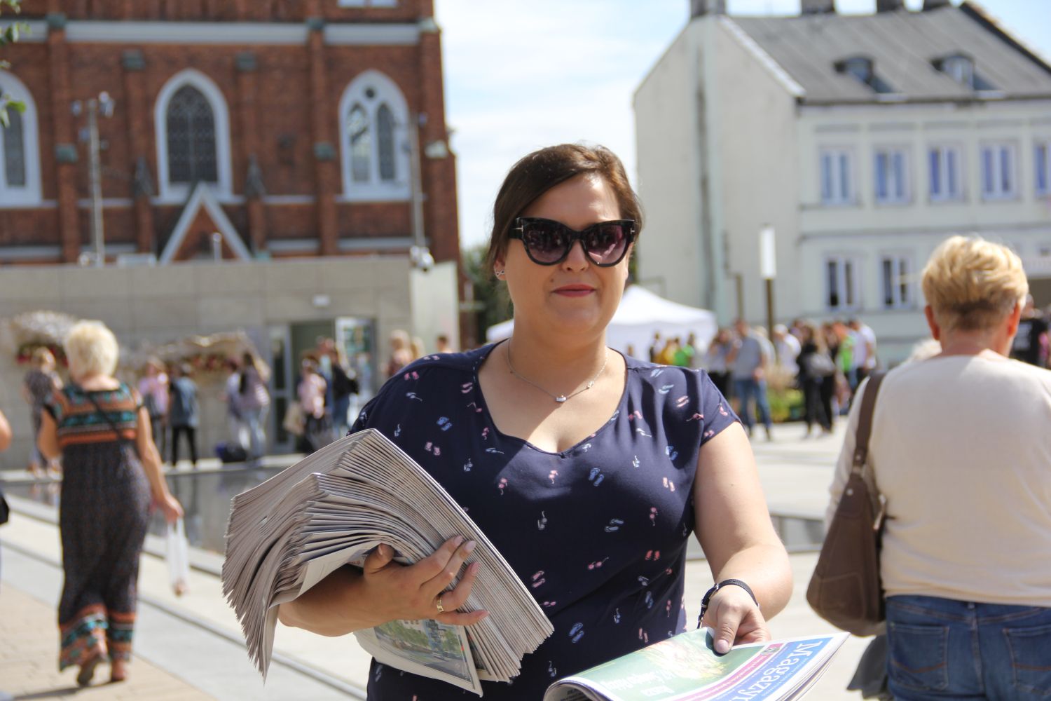 KCI świętuje razem z Wami! Rozdajemy pachnące różami gazety i słodkie niespodzianki