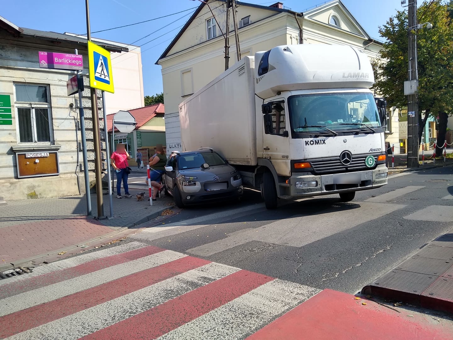 Policja komentuje zdarzenie drogowe w centrum Kutna po którym w internecie rozgorzała spora dyskusja