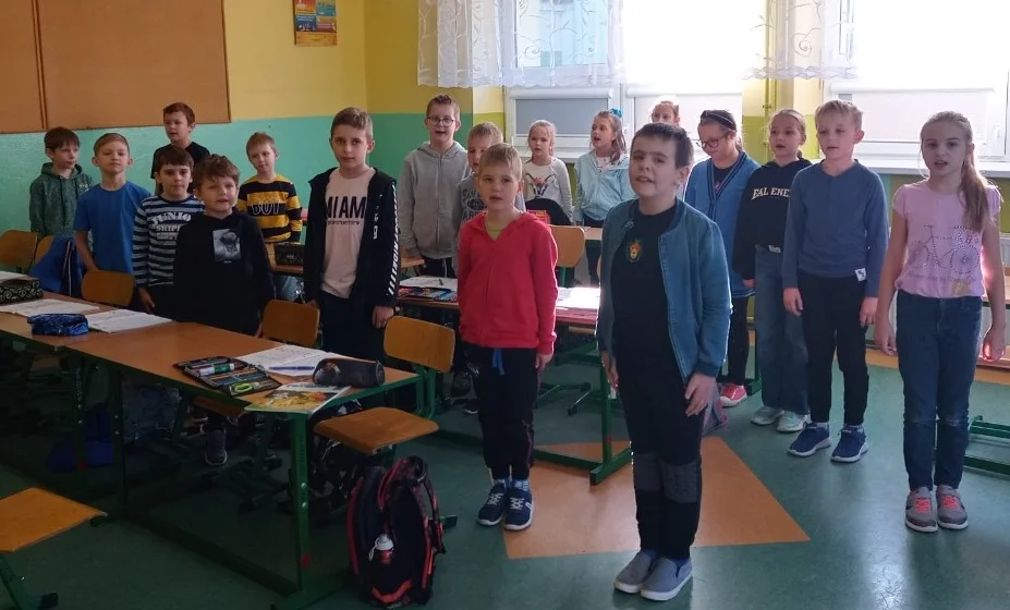 Uczniowie SP nr 6 śpiewali "Mazurka Dąbrowskiego"