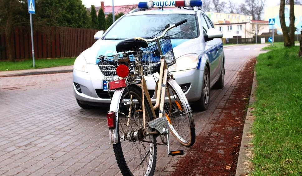 Motorowerzysta zderzył się z… rowerzystą. Sprawa pod lupą policji, kierowcy trafili do szpitala - Zdjęcie główne