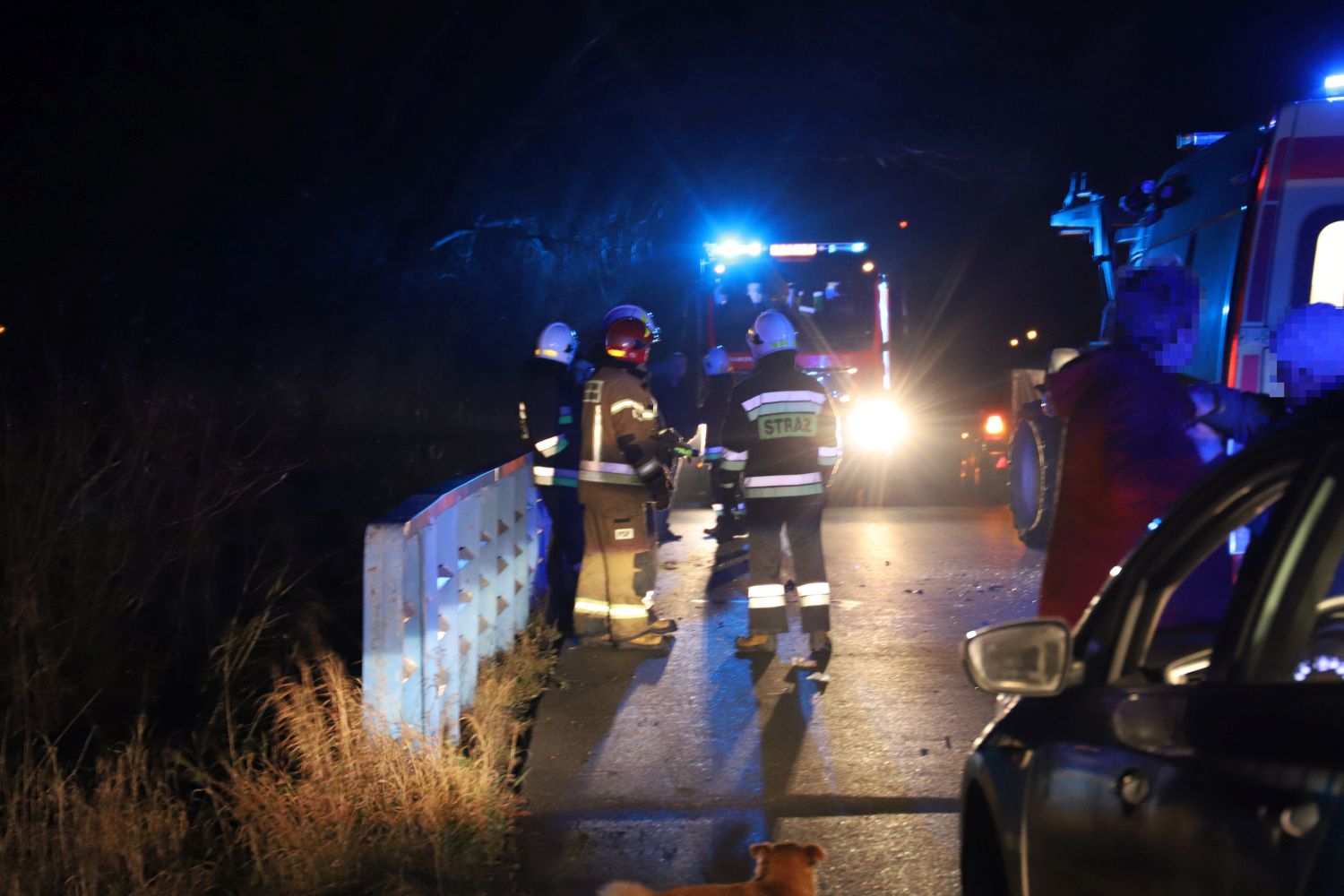 Wypadek pod Kutnem: smart zderzył się z ciągnikiem, kierowca samochodu kompletnie pijany