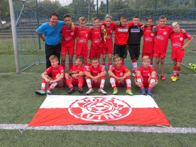 SL SALOS Róża Kutno 2004/05 gromi rywala z Grabowa - Zdjęcie główne