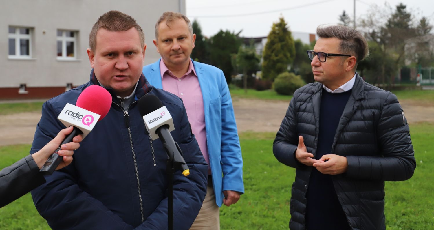 Działacze Platformy Obywatelskiej mówili o Kutnowskim Budżecie Obywatelskim jako o "budżecie radnych miejskich". Wspomnieli także o naruszeniu RODO w jednej ze szkół