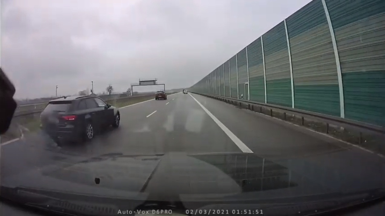 [WIDEO] Rajd pirata drogowego na autostradzie pod Kutnem. Wszystko nagrał inny kierowca - Zdjęcie główne