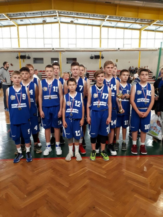 II miejsce Młodzików KKS Pro-Basket Nijhof Wassink Kutno na turnieju w Warszawie  - Zdjęcie główne