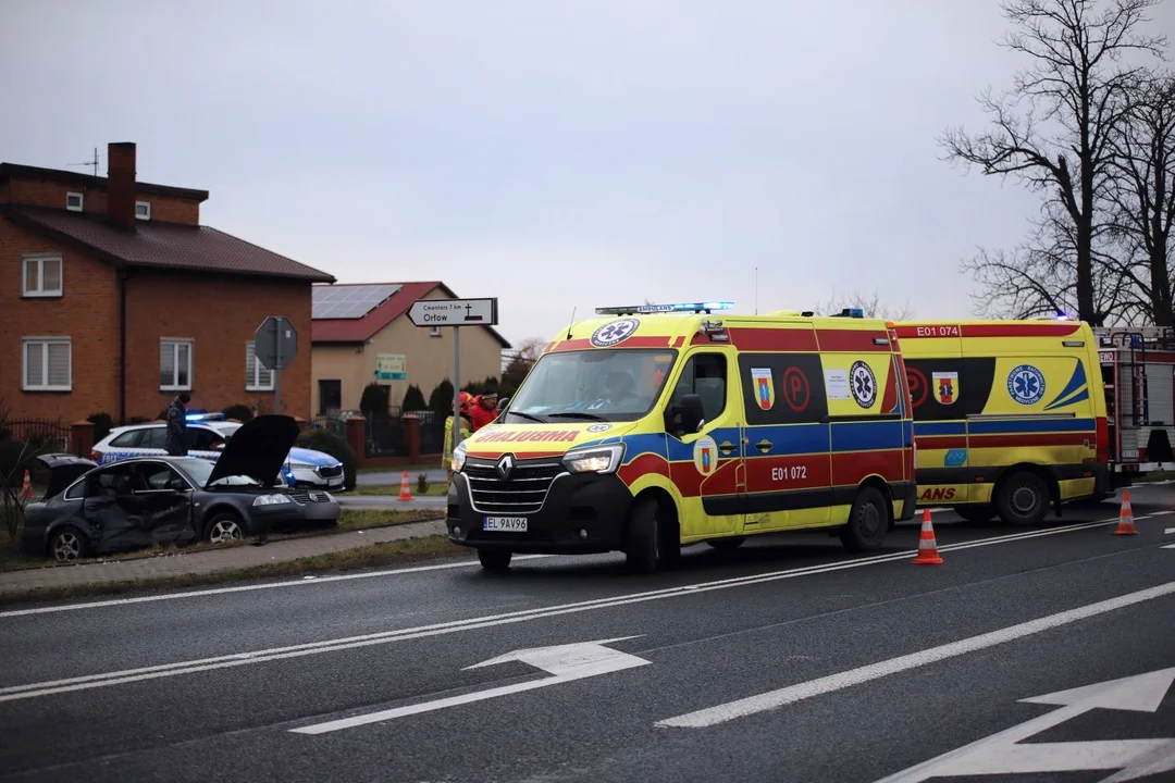 Wypadek na DK 92 w gminie Bedlno. Zderzyły się dwie osobówki