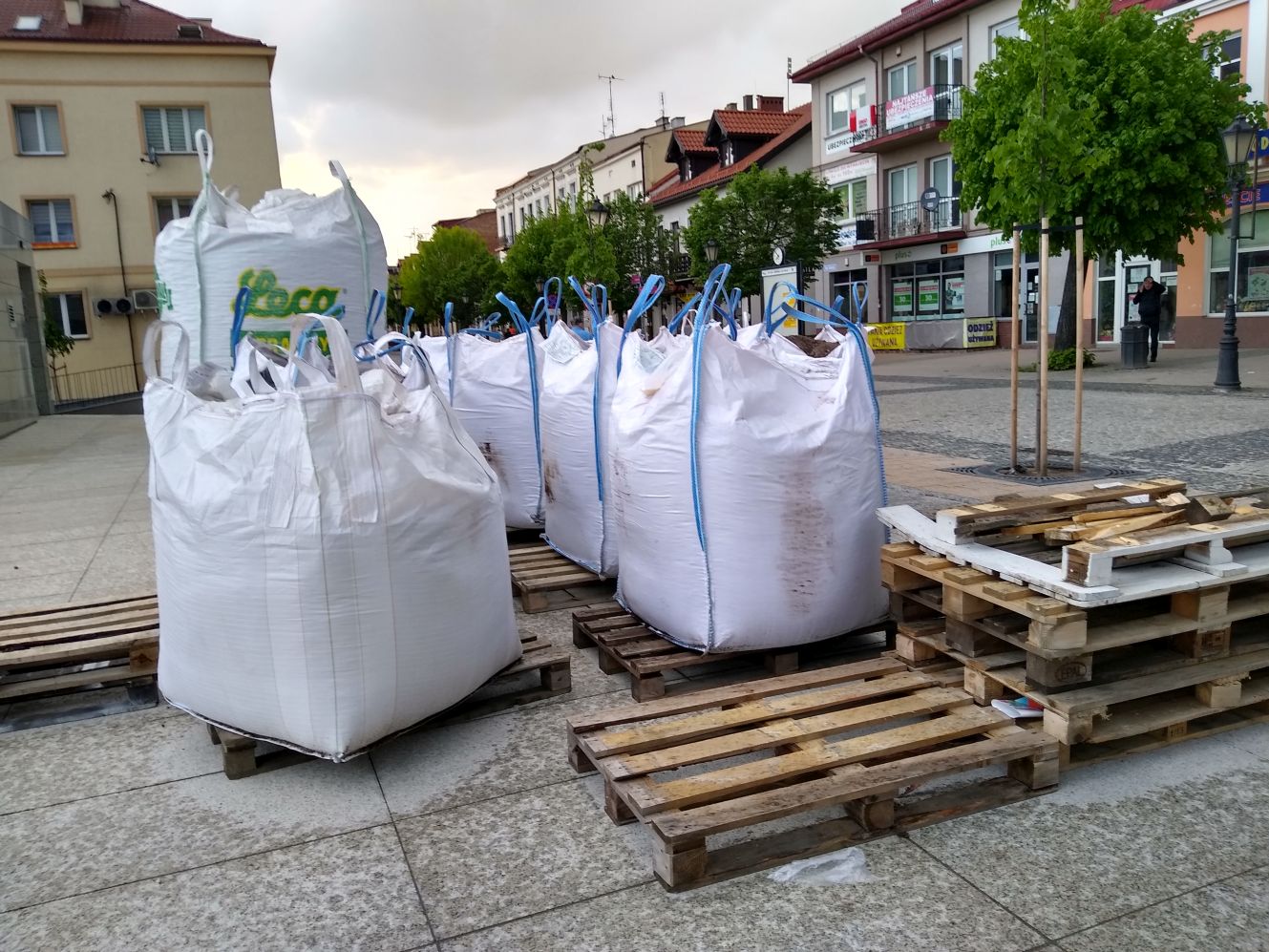 Na placu Wolności w Kutnie pojawią się gazony z zielenią