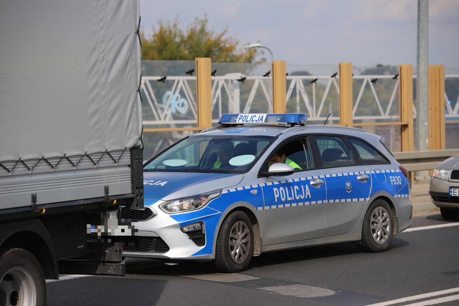 Wstępne badanie wykazało, że sprawca wypadku na wiadukcie na Łęczyckiej w Kutnie był nietrzeźwy