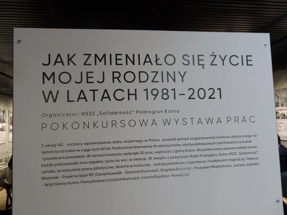 Wystawa "Kutno w stanie wojennym" dostępna jest dla mieszkańców na placu Wolności