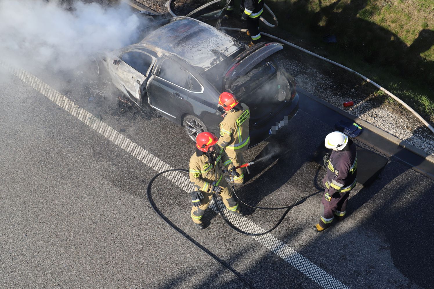 Na autostradzie A1 pod Kutnem spłonął samochód osobowy