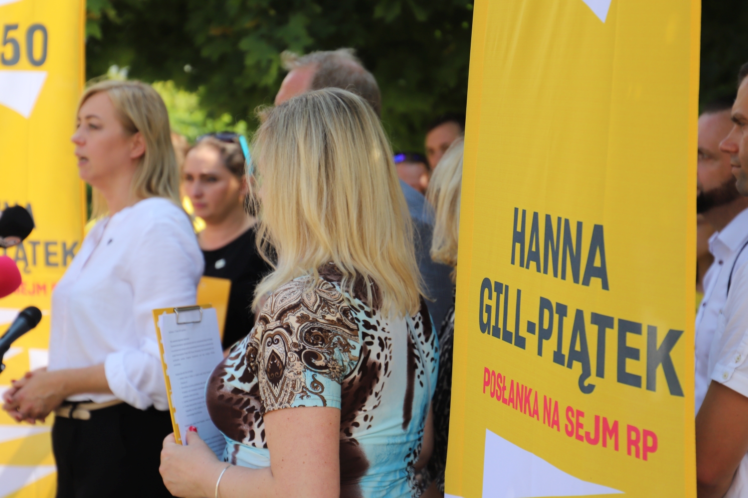 Spotkanie z posłanką Gill-Piątek odbyło się na placu Piłsudskiego