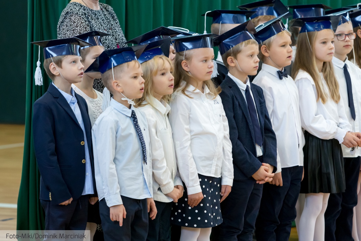 Wielkie święto w „Jedynce”. Pierwszaki złożyły ślubowanie