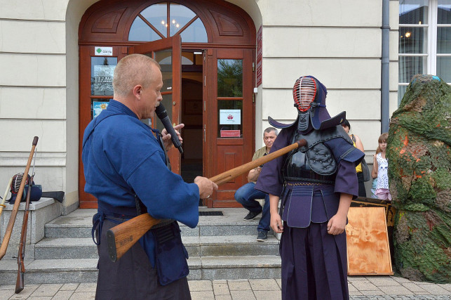 Japońskie jūkendō pod ratuszem - Zdjęcie główne