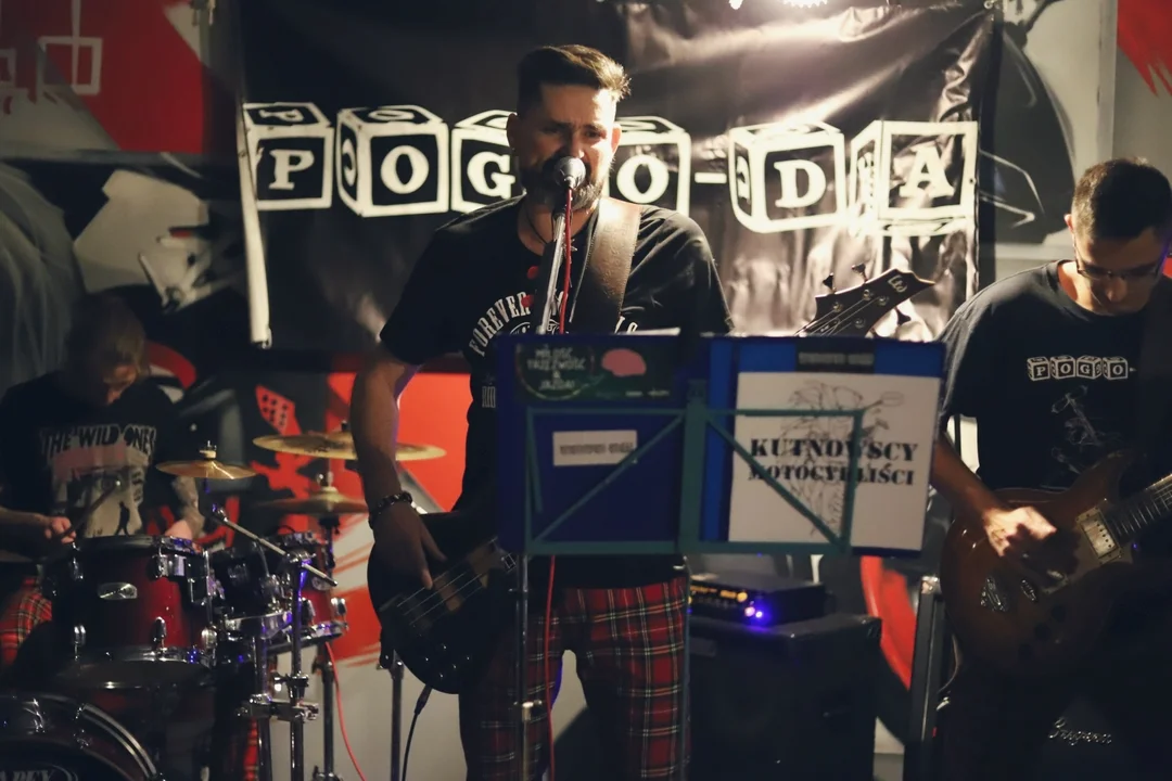 Koncert zespołu Pogo-Da w Moto Pubie. Gościnnie wystąpił Paweł Pilch