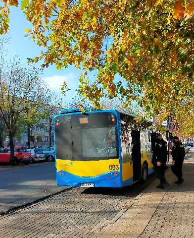 Strażnicy miejscy przypominają o obowiązku zasłaniania ust i nosa