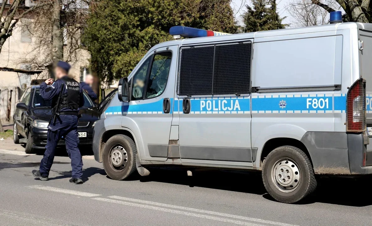 Kutnowscy policjanci zatrzymali auto do kontroli. Pasażerowi grożą 3 lata więzienia - Zdjęcie główne