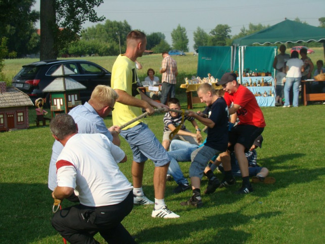 Dąbrowice bawiły się na wakacyjnym pikniku - Zdjęcie główne