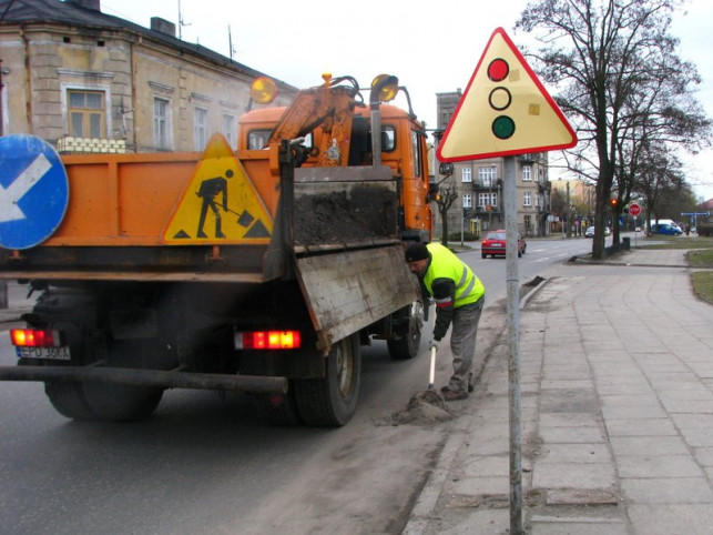 Sprzątają miasto - Zdjęcie główne