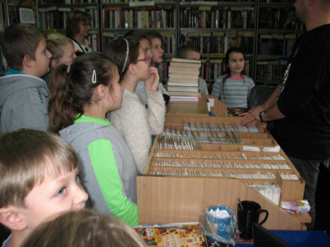W bibliotece też można się bawić - Zdjęcie główne